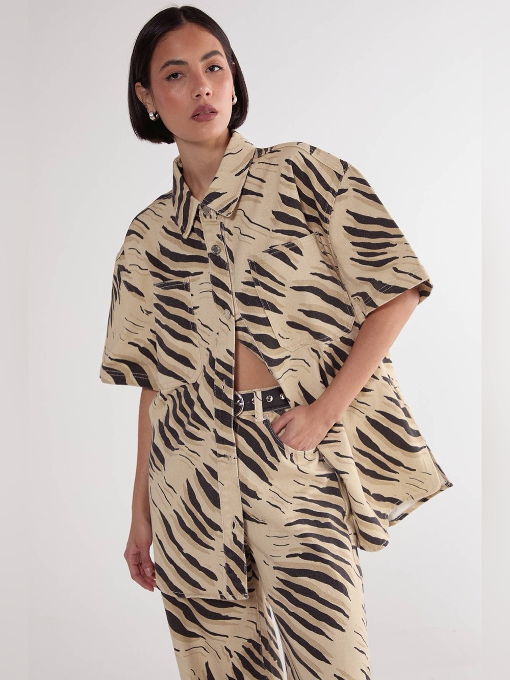 🆕 NastyGal Tiger-Print Short Sleeve Denim Button-Up Top in Butter 8